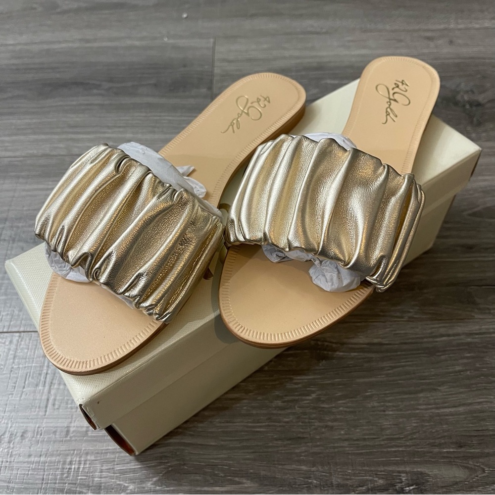 NIB 42 Gold Britta Gold Casual Slip On Sandal Size 7.5